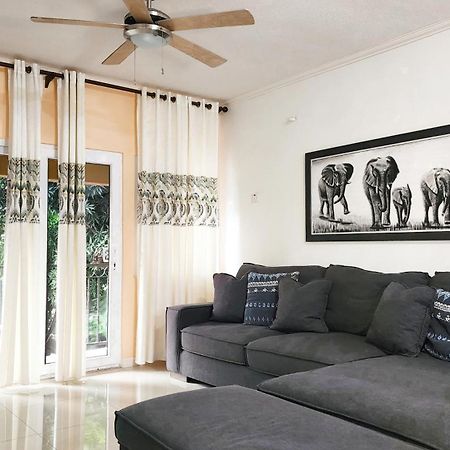 Central Upscale New Kingston Apt With Pool Exterior foto