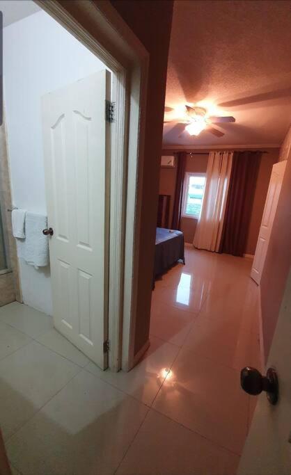 Central Upscale New Kingston Apt With Pool Exterior foto