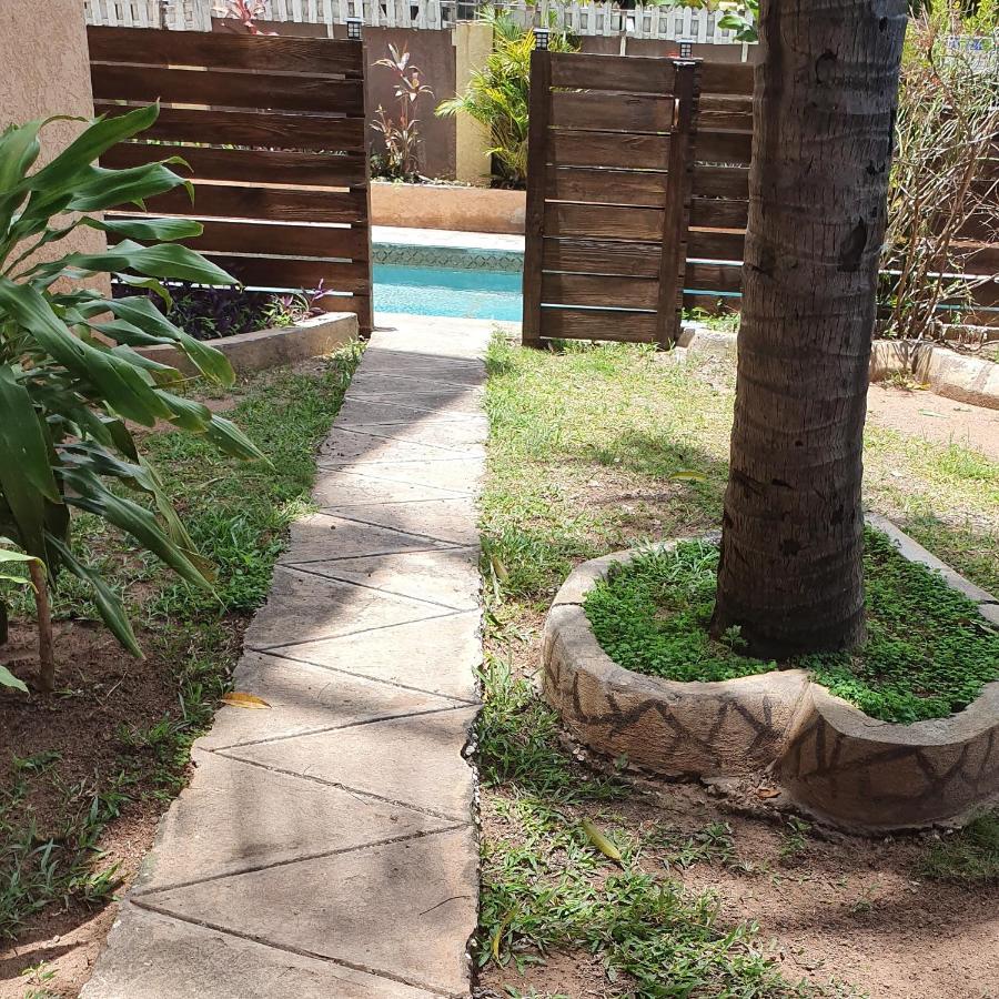 Central Upscale New Kingston Apt With Pool Exterior foto