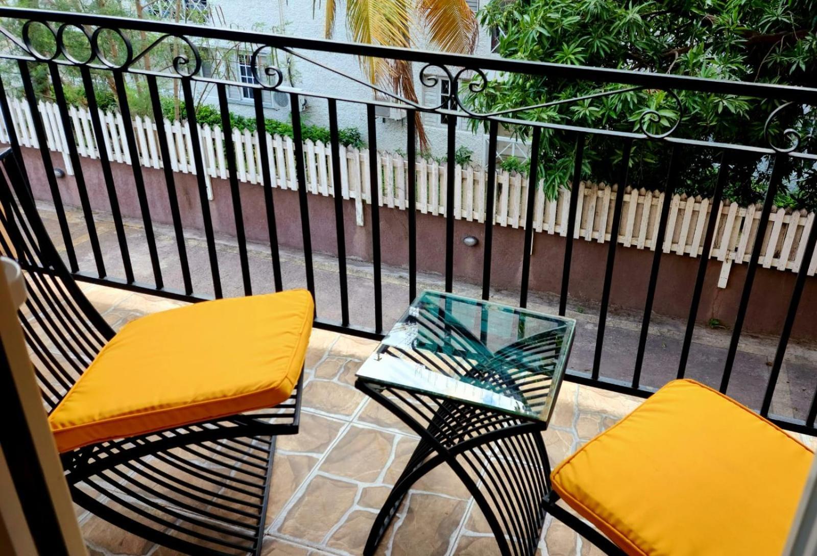 Central Upscale New Kingston Apt With Pool Exterior foto